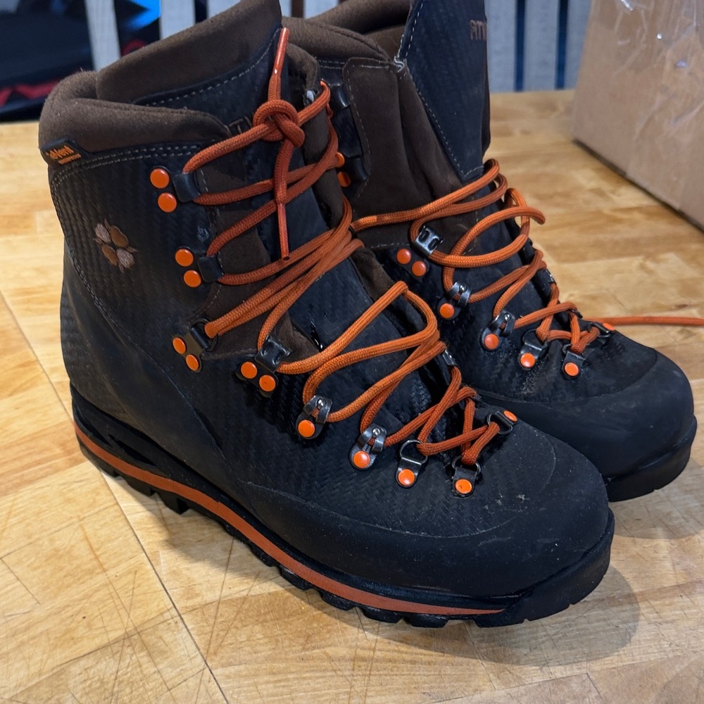 Brown and orange FITWELL work boots